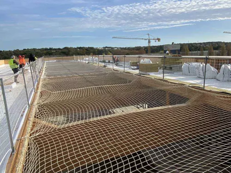 Pose de protections collectives pour travaux de couverture en environnement contraint, Bordeaux, PLF SECURITE
